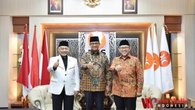 Presiden PKS, Ahmad Syaikhu Sambut Hangat Kedatangan Anies Baswedan di Kantor DPP PKS