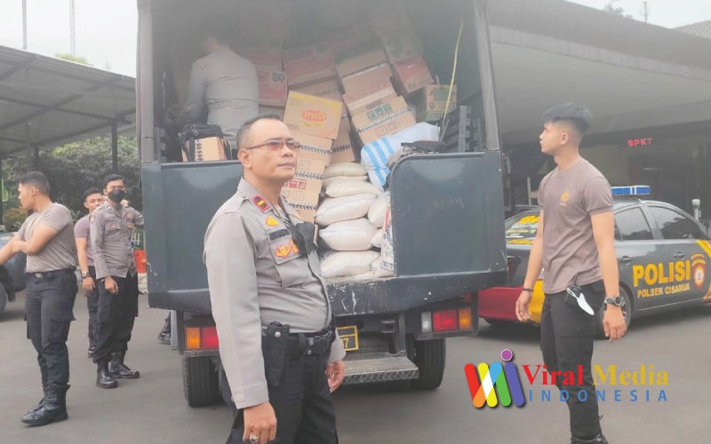 Bersama HMI Polisi Beri Bantuan Sembako