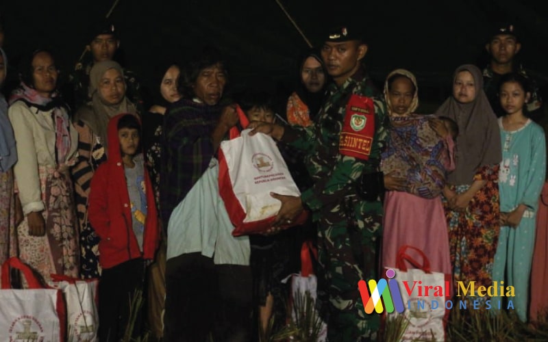 Yonif Raider 300/Bjw bantu korban gempa