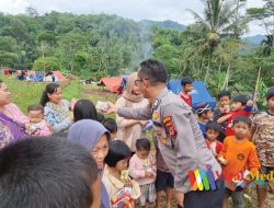 Personel Team Trauma Healing Polres Cirebon Kota, Kembalikan Senyum Anak-Anak Korban Gempa Cianjur