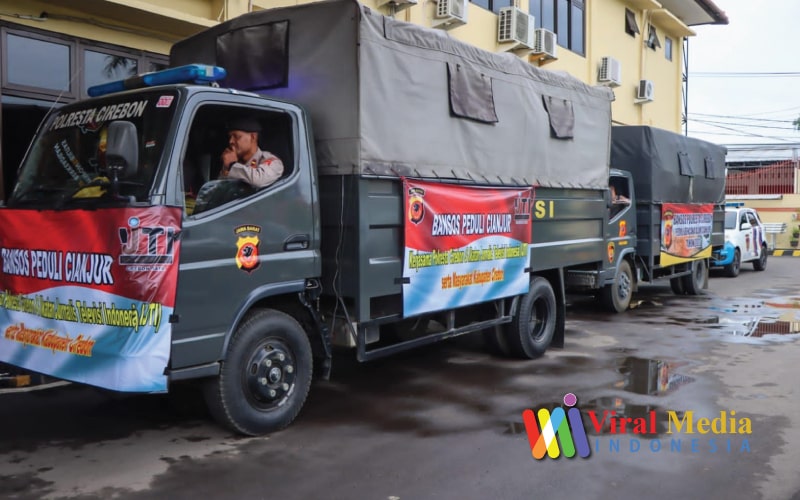 Polisi Dan IJTI Menyalurkan Bantuan