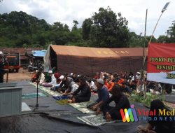 Polisi Menggelar Salat Jumat dan Salat Gaib di Lokasi Gempa Cianjur