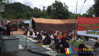 Polisi Menggelar Salat Jumat Dan Salat Gaib