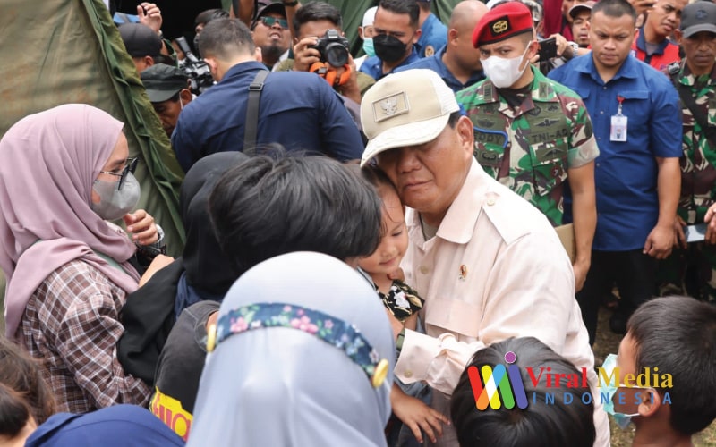 Prabowo Memberikan Bantuan Sosial Korban Gempa