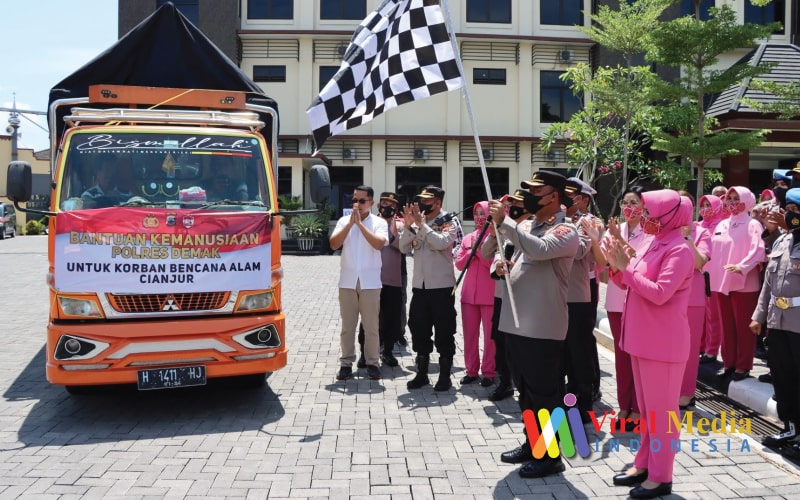 Kapolres Demak : Semoga Bantuan Ini Bermanfaat Untuk Warga Cianjur