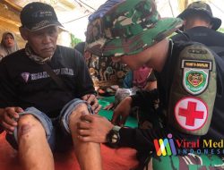 Tim Yonif Raider 300 Beri Pengobatan Langsung Untuk Korban Gempa