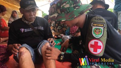 Tim Yonif Raider 300 Beri Pengobatan