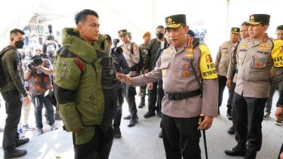 kapolri Cek Peralatan dan Kesiapan Personel