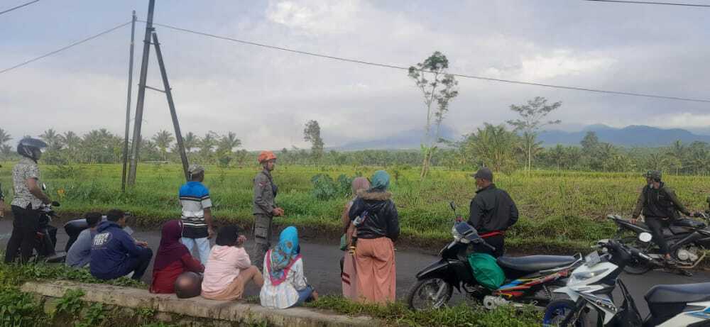 Gunung Api Semeru keluarkan APG
