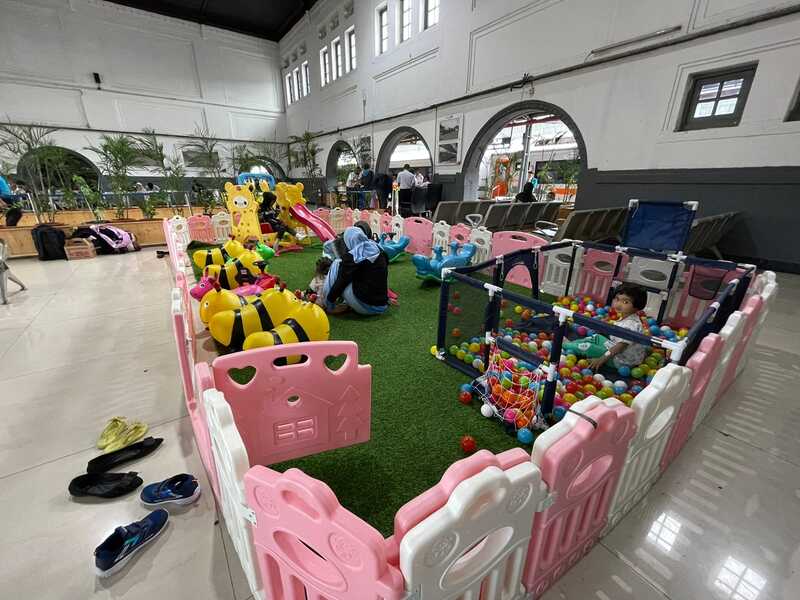 KAI Daop 1 Jakarta Hadirkan Ruang Bermain Di Stasiun