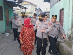 Kapolda Cek TKP dan Langsung Berikan 2 Ton Beras Untuk Korban Kebakaran Pasar Mardika