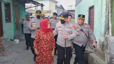 Kapolda Cek TKP dan Langsung Berikan 2 Ton Beras Untuk Korban Kebakaran Pasar Mardika
