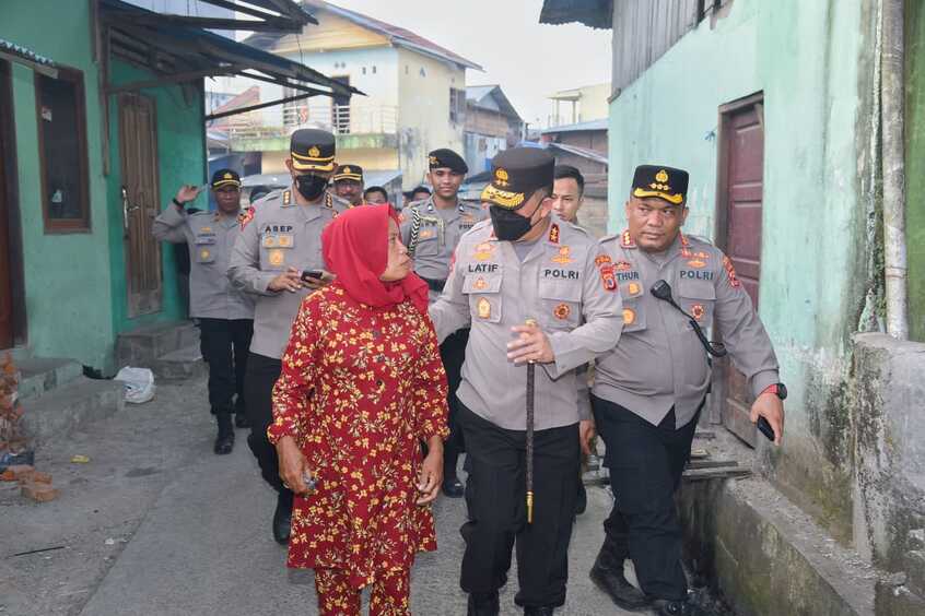 Kapolda Cek TKP dan Langsung Berikan 2 Ton Beras