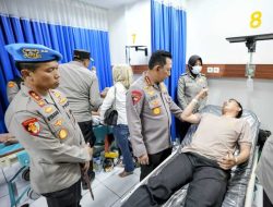 Kapolri Jenguk Korban Bom Bunuh Diri Polsek Astana Anyar: Tetap Semangat Tetap Lindungi Masyarakat