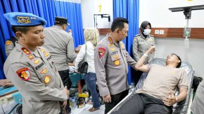 Kapolri Jenguk Korban Bom Bunuh Diri Polsek Astana Anyar: Tetap Semangat Tetap Lindungi Masyarakat