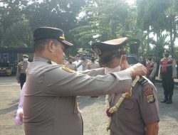 Kapolsek Memimpin Upacara Wisuda Purna Bhakti 2 Personel Polsek Kalideres