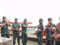 Kasad Serahkan Perahu Motor Kepada Babinsa Pulau Mursala