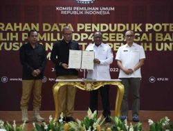 Kemendagri Menyerahkan DP4 untuk Pemilu 2024 kepada KPU RI