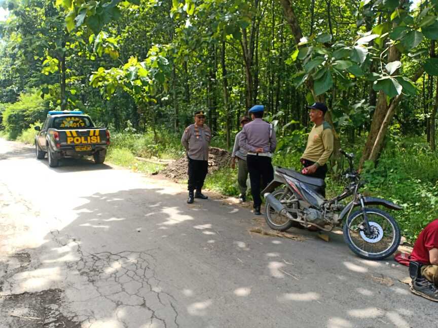Polsek Karanganyar Patroli di Kawasan Hutan BKPH Payak