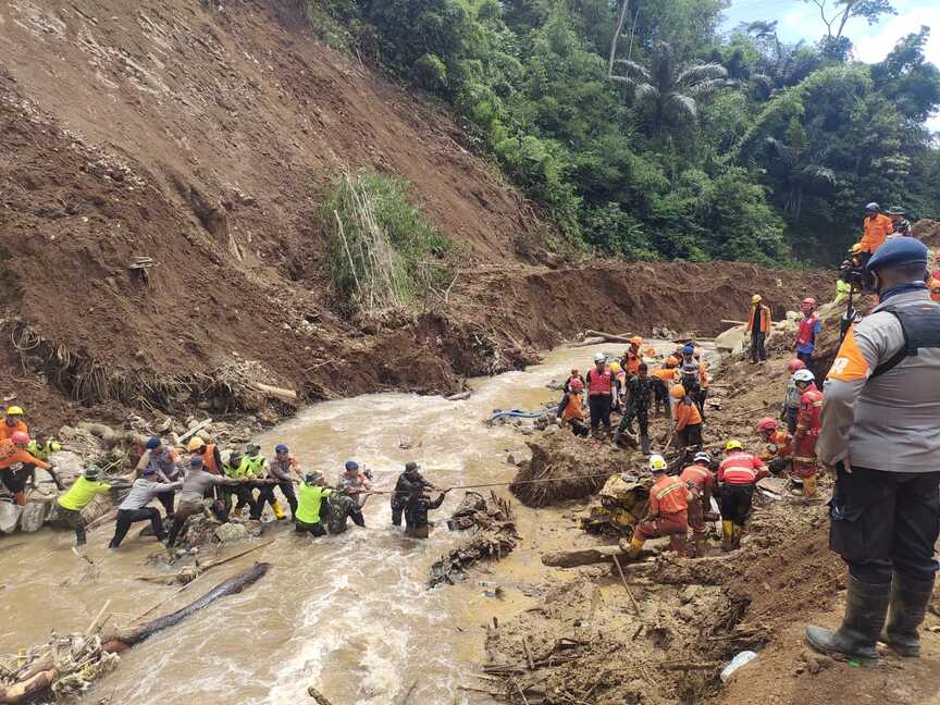 Bersinergi Bersama Tim Relawan Dalam Penanganan Gempa Cianjur