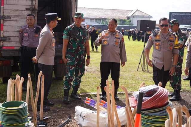 Polri Kerahkan Ribuan Personel Bersihkan Puing-puing