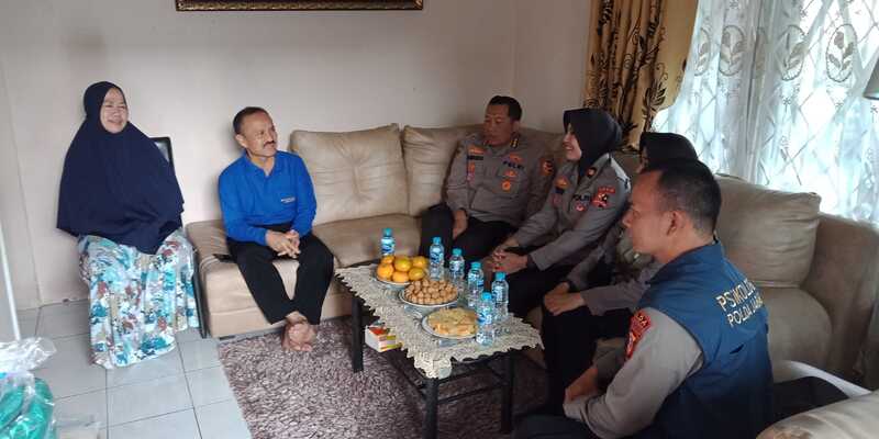 Polri Kunjungi Purnawirawan Dampak Gempa Bumi