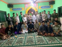 Polsek Kalideres Menghadiri Salat Subuh Berjamaah di Musholla At Tawwabin