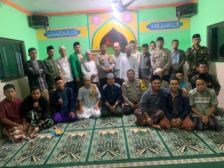 Polsek Kalideres Menghadiri Salat Subuh Berjamaah