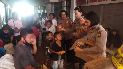 Polwan Polresta Ambon Menyalurkan Bantuan