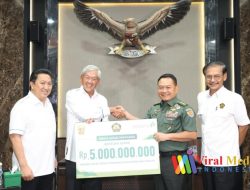 TNI AD Menyalurkan Bantuan Dari PT Adaro Kepada Korban Gempa Cianjur