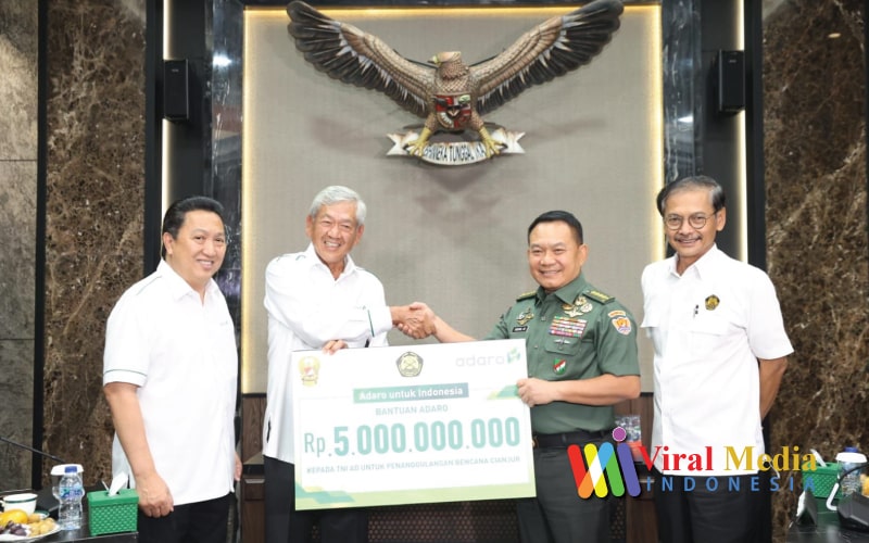 TNI AD Menyalurkan Bantuan Kepada Korban Gempa Cianjur