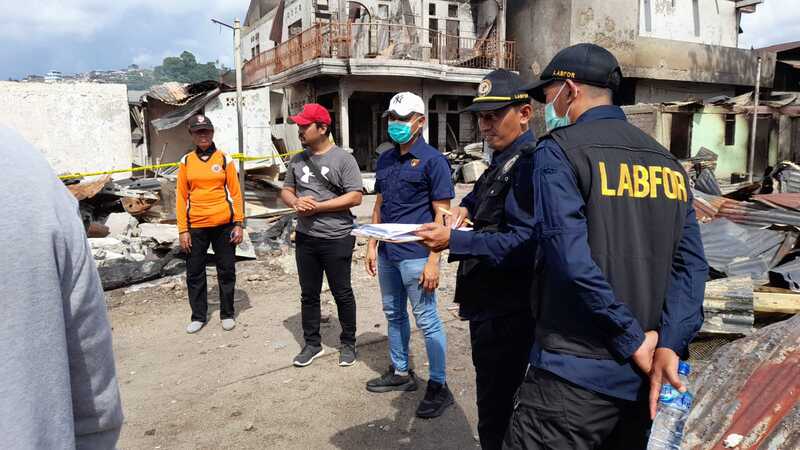 Tim Puslabfor Polri Olah TKP Kebakaran Pasar Mardika Ambon