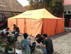 Yonif Raider 300/Bjw Bantu BNPB Dirikan Tenda di Puluhan Sekolah Pasca Gempa Cianjur