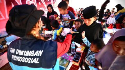 Anak-anak Pengungsi Gempa bumi Cianjur Kembali ke Sekolah