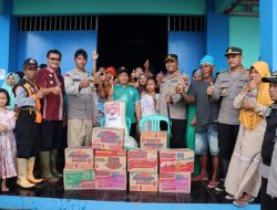 Viral – Bagikan Sembako, Kapolres Demak: Kami Hadir Untuk Masyarakat