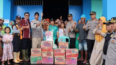 Kapolres Demak Bagikan Sembako