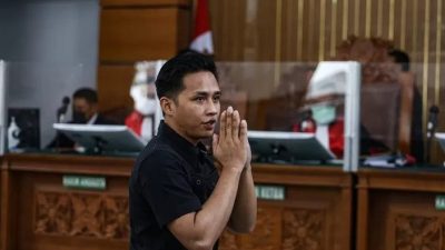 Viral: Bharada E Dituntut 12 Tahun Penjara, Pendukung Memprotes dan Berteriak