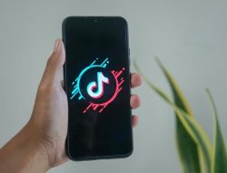 VIral: Fenomena Mandi Lumpur Yang Muncul di Tiktok Menggambarkan Eksploitasi Kemiskinan Yang Kerap Disaksikan Banyak Orang
