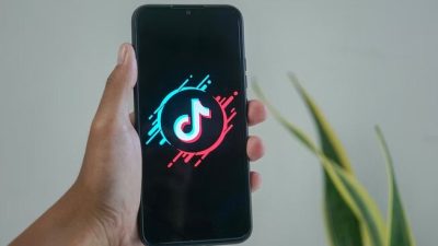 VIral: Fenomena Mandi Lumpur Yang Muncul di Tiktok Menggambarkan Eksploitasi Kemiskinan Yang Kerap Disaksikan Banyak Orang