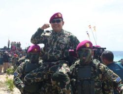 Viral: Jadi Warga Kehormatan Korps Marinir TNI AL, Kasad Terima Brevet Taifib dan Anti Teror Aspek Laut