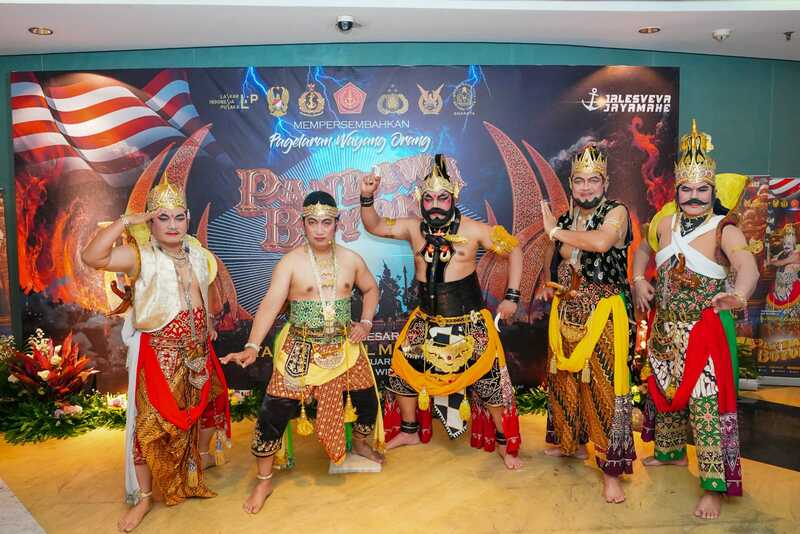 Kapolri dan Kepala Staf Main Wayang Orang