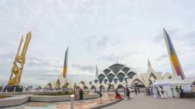 Masjid Raya Al Jabbar yang telah diresmikan