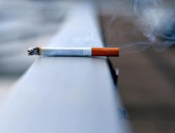 Viral – Dilema Pelarangan Penjualan Rokok Batangan: Antara Kesehatan Rakyat dan Nasib Pedagang Dan Pengusaha