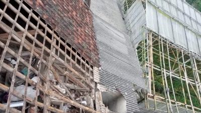 Viral: 3 Rumah di Cisarua Bandung Barat Rusak Akibat Hujan dan Angin Kencang
