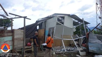 Angin Kencang Terjang Pemukiman Warga di Kota Palu