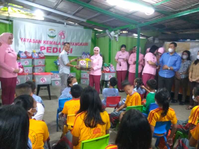 Yayasan Kemala Bhayangkari Peduli Gelar Baksos