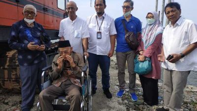 Kh Ali Yafie Mendoakan Pembangunan Masjid Apung Ancol