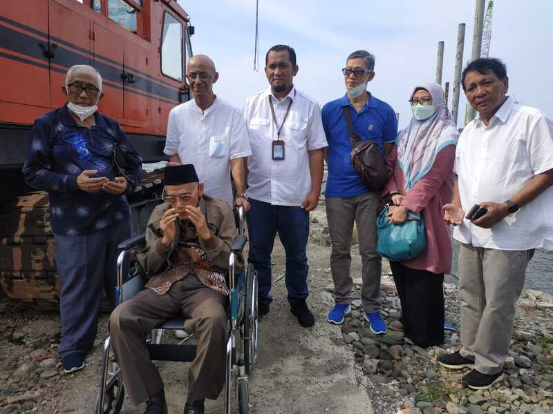 Kh Ali Yafie Mendoakan Pembangunan Masjid Apung Ancol