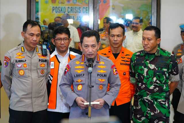Kapolri Tinjau Evakuasi Kapolda Jambi