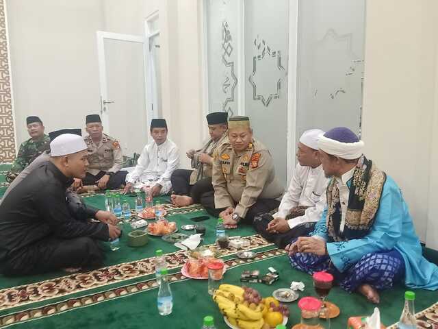 Kapolsek Kalideres Menghadiri Kegiatan di Musholla Darussalam